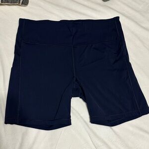 Athleta Salutation 7inch Stash pocket ll short